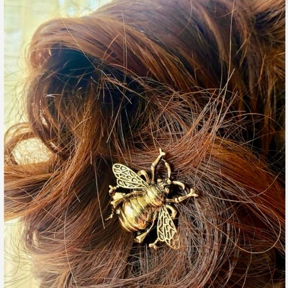 Intricate Bronze Bee Design Hair Combs - Picture 2 of 6